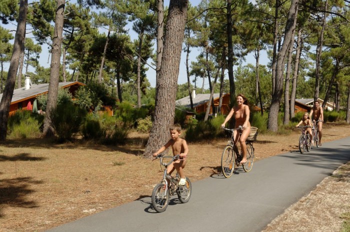 Euronat naturists camp France video [Real nudism]