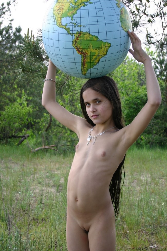 Kiev in natural freedom - Purenudism world photo [Real nudism]