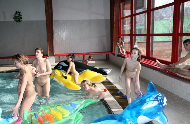 The hotel has adult and young nudists photos [Real nudism]