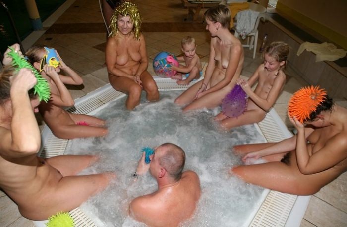 Nudists rest in a big company photo [Real nudism]