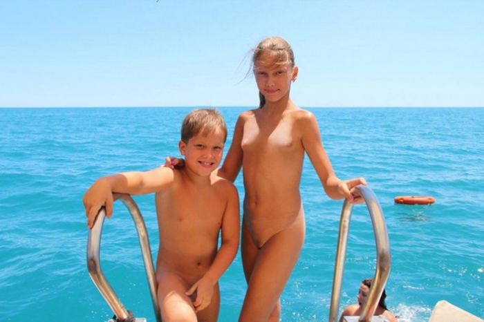 Purenudism and family nudism gallery photo [Real nudism]