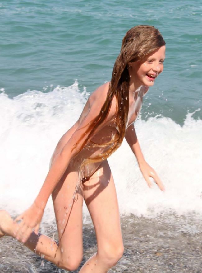 Young beautiful nudists at sea Purenudism premiun collection [Real nudism]